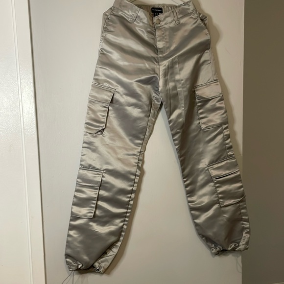 125. Shinny silver parachute cargo pants XS - Picture 1 of 4